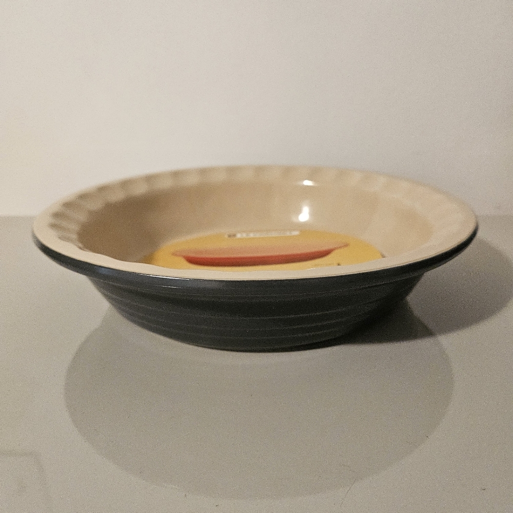 Le Creuset Graphite Grey Pie Dish 23cm
